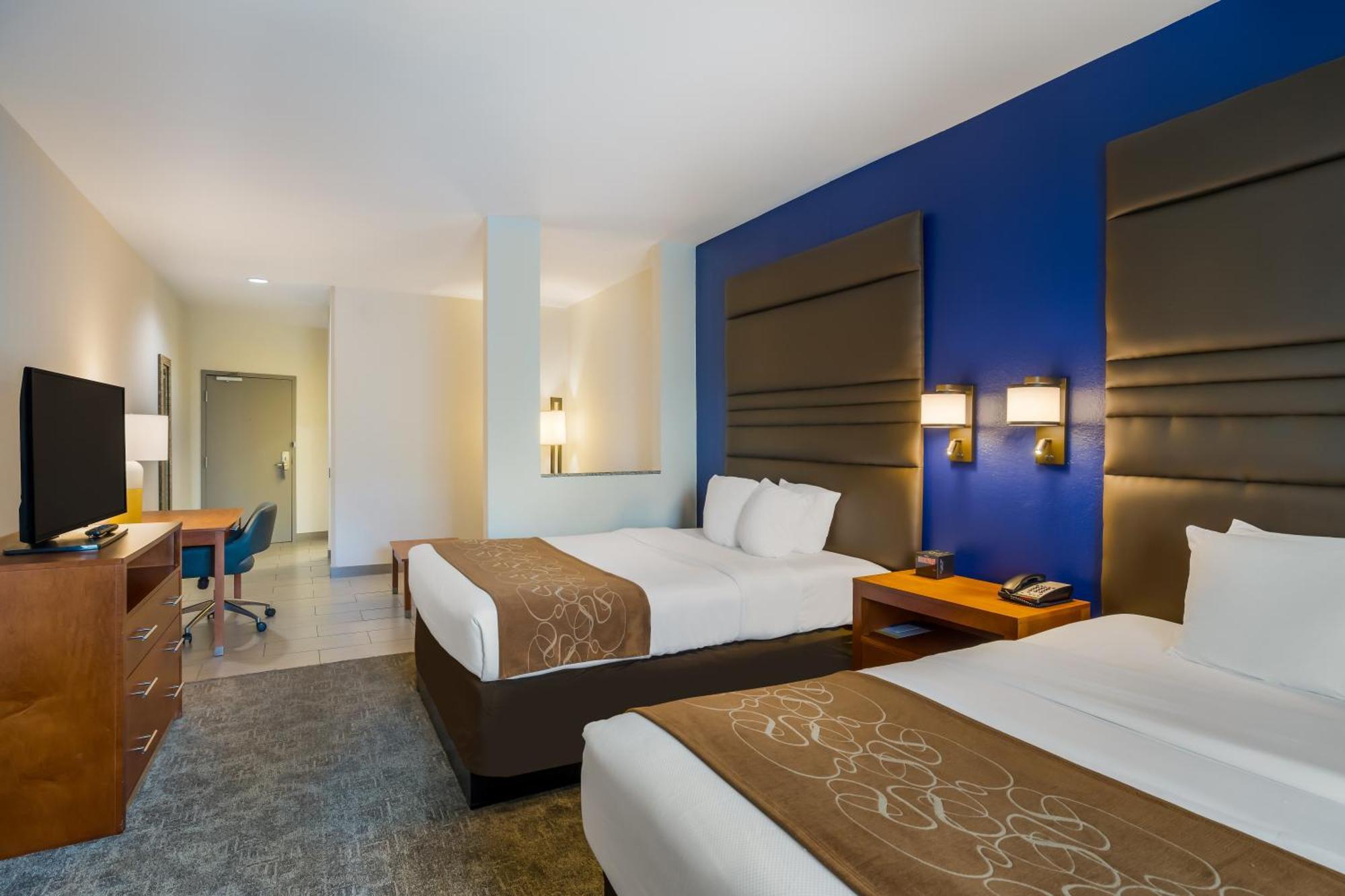 Comfort Suites Денем Спрингс Экстерьер фото